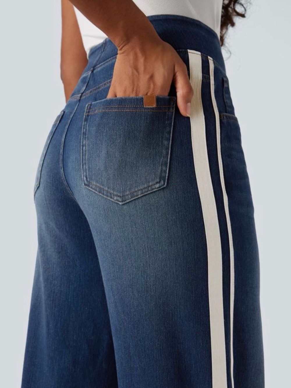 Halara Flex HighWaisted Stripe WideLeg Flowy Med Washed Jeans with Pockets Small